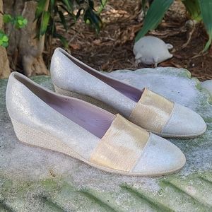 Elia. B gold leather Biarritz loafer. Sz 10.5/41. EUC